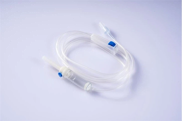 Infuzijski set z infuzijskim setom tipa Y