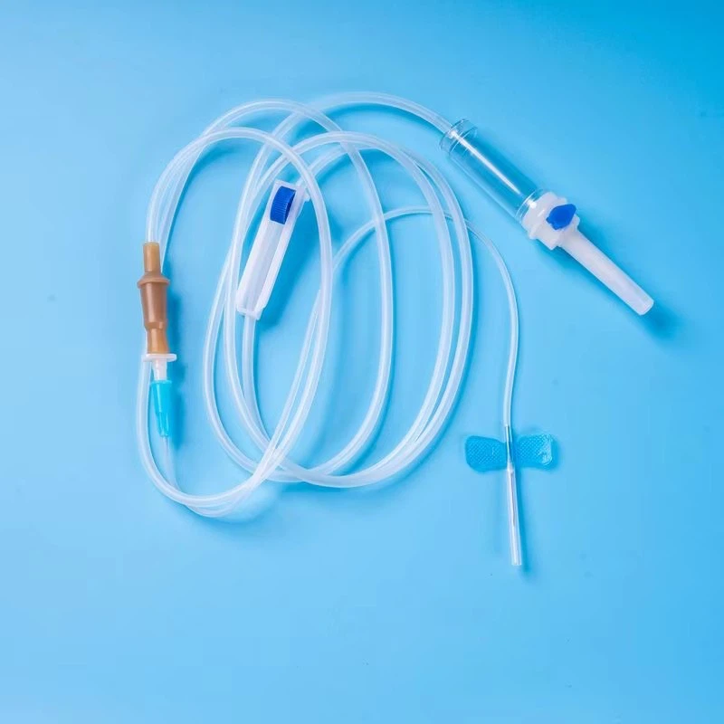 Set za intravensko infuzijo za enkratno uporabo z iglo